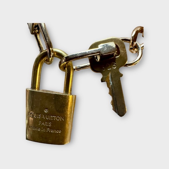 💯Authentic Louis Vuitton lock & key set w/unbranded gold plated chain 16" 🎉 - Picture 4 of 4